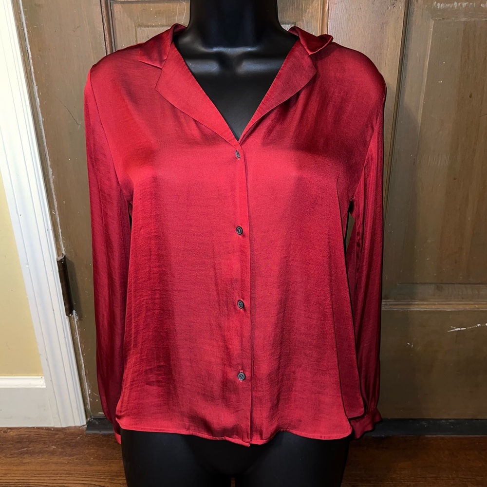 ⭐️Banana Republic Red Silky Button Up Holiday Party Long Sleeve Blouse Size XS - Picture 2 of 16